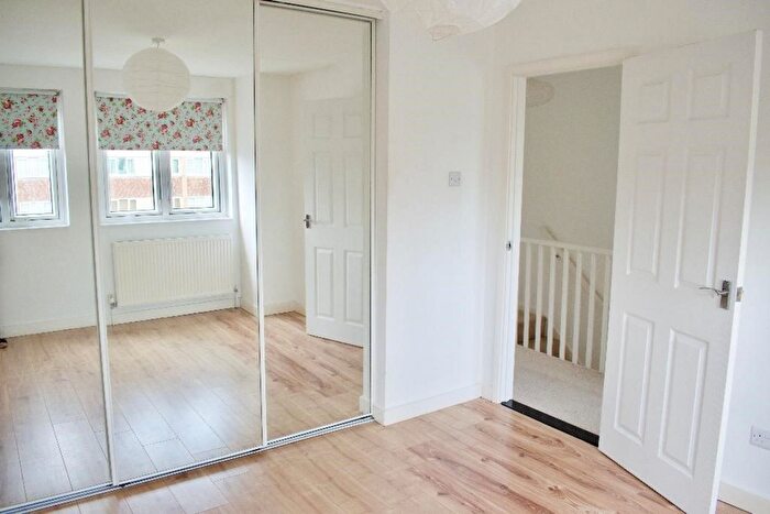 2 Bedroom Flat For Sale In Crieff Court, Teddington, TW11