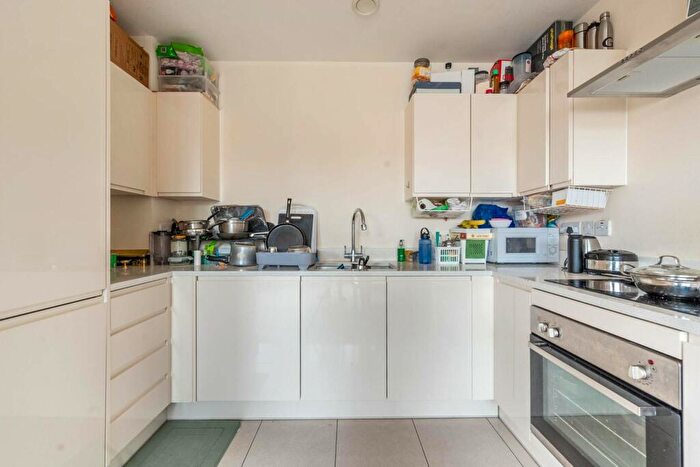 1 Bedroom Flat To Rent In Marsh Lane, Pinner, HA5
