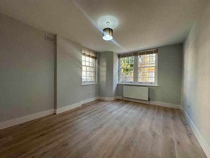 2 Bedroom Flat To Rent In Worth Grove, Walworth Village, London, SE17