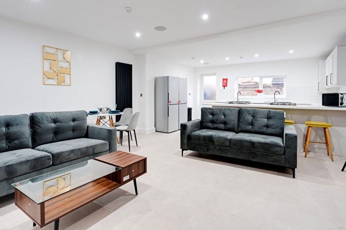 6 Bedroom Semi Detached House To Rent In Egerton Road, Liverpool, L15