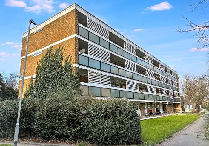 2 Bedroom Flat For Sale In Pamplins, Basildon, Essex, SS15