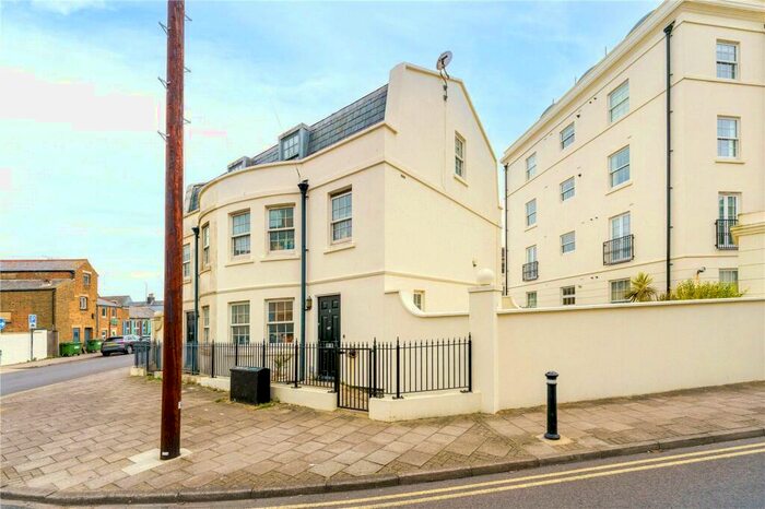 3 Bedroom Semi-Detached House To Rent In West Buildings, Worthing, West Sussex, BN11