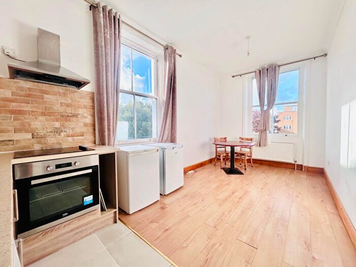 3 Bedroom Apartment To Rent In Wellington Road, Brighton, BN2