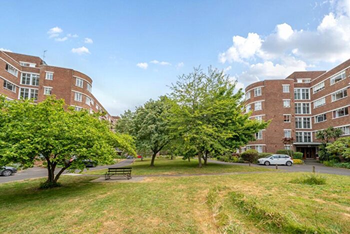 1 Bedroom Flat For Sale In Champion Hill, Camberwell, London, SE5