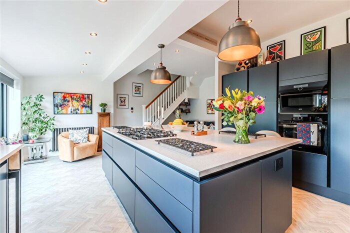 2 Bedroom Bungalow For Sale In High Moor Grove, Leeds, LS17