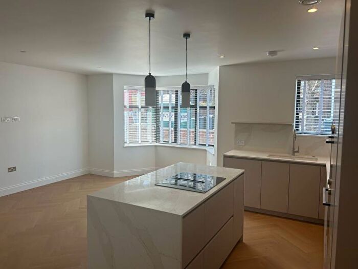 2 Bedroom Apartment To Rent In Beechcroft Avenue, Golders Green, NW11