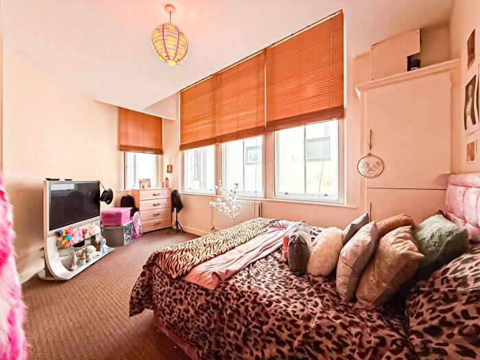2 Bedroom Apartment To Rent In Sir Thomas Street, Liverpool, Merseyside, L1