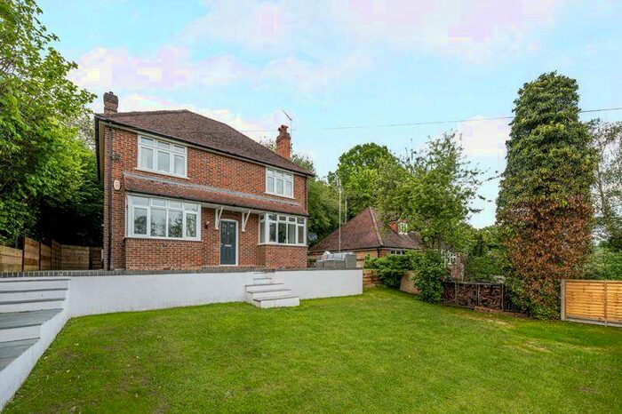 3 Bedroom Detached House To Rent In Portsmouth Road, Godalming, GU7