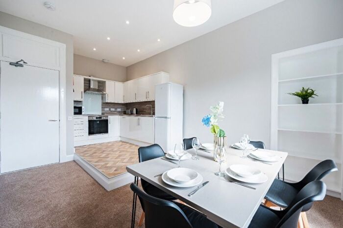 4 Bedroom Flat To Rent In Warrender Park Road, Edinburgh, EH9