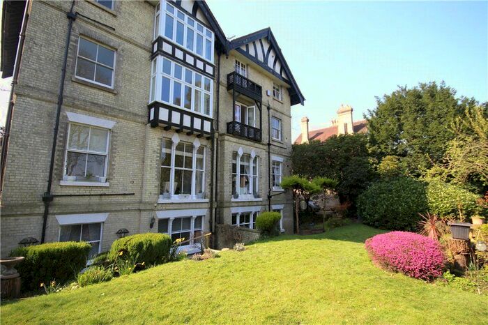 2 Bedroom Flat To Rent In Coopers Hill Lane, Englefield Green, Egham, Surrey, TW20