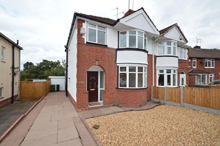 3 Bedroom Semi-Detached House To Rent In Lyndhurst Drive, Wordsley, DY8