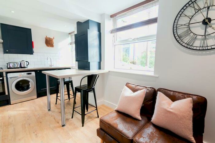 2 Bedroom Flat To Rent In Bankfield Road, Huddersfield, HD1