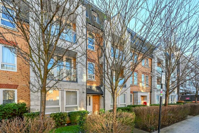 Garage / Parking To Rent In Old Devonshire Road, Balham, London, SW12