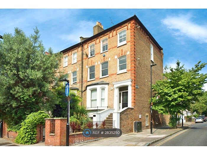 2 Bedroom Flat To Rent In Tollington Park, London, N4