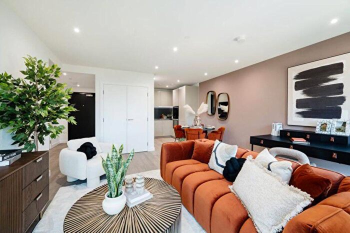 3 Bedroom Flat For Sale In Woodberry Down, Finsbury Park, N4