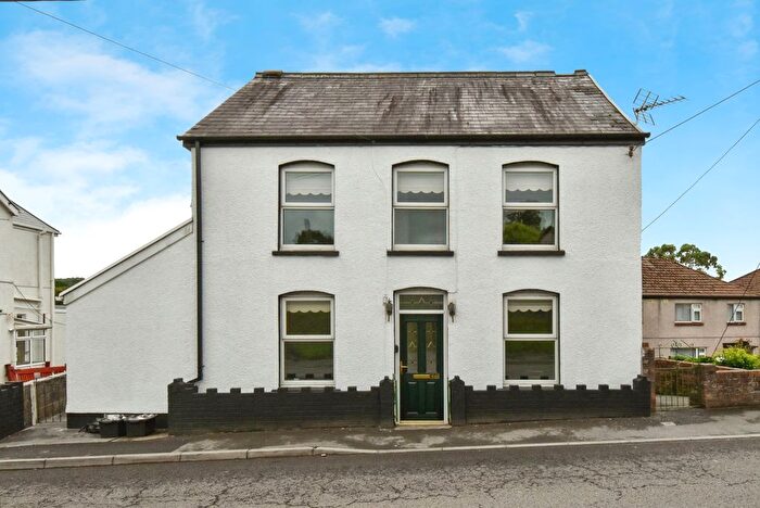 3 Bedroom Detached House For Sale In Blaenau Road, Llandybie, Ammanford, Carmarthenshire, SA18