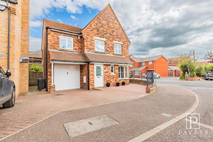 4 Bedroom Detached House For Sale In Hunters Chase, Kirby Cross, Frinton-on-Sea, CO13
