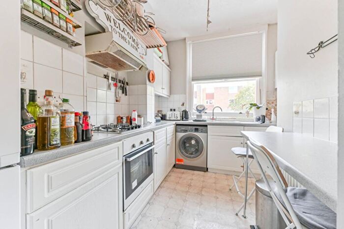1 Bedroom Flat For Sale In Lower Addiscombe Road, Croydon, CR0