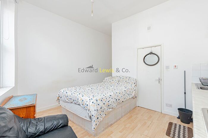 Studio To Rent In Rowhill Road, London, E5