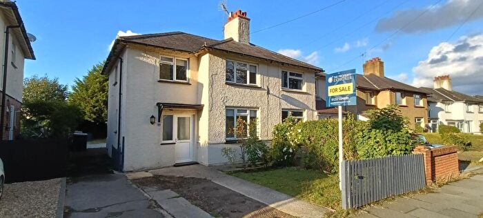 3 Bedroom Semi-Detached House For Sale In The Avenue, Aldershot, GU12