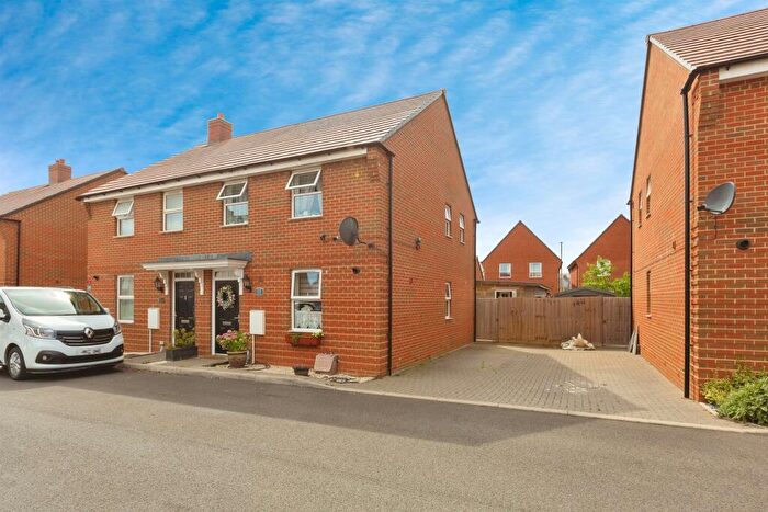 3 Bedroom Semi-Detached House For Sale In Burnet Lane, Broughton, Aylesbury, HP22
