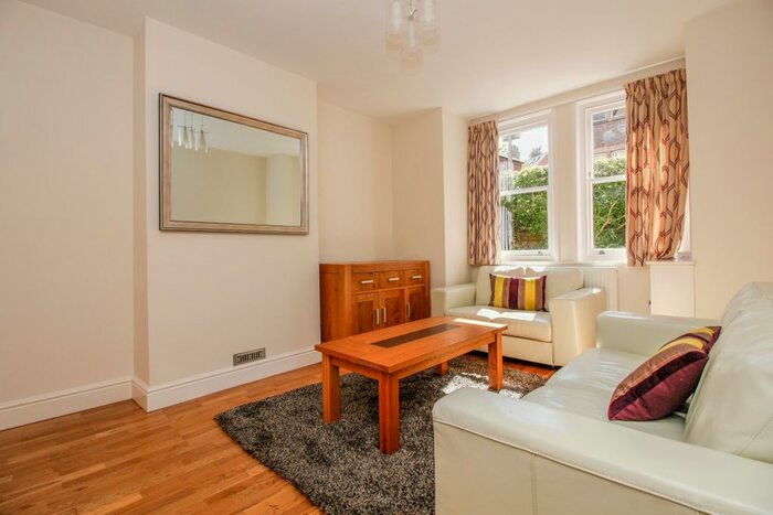 2 Bedroom Flat To Rent In Walton Crescent, Oxford, OX1