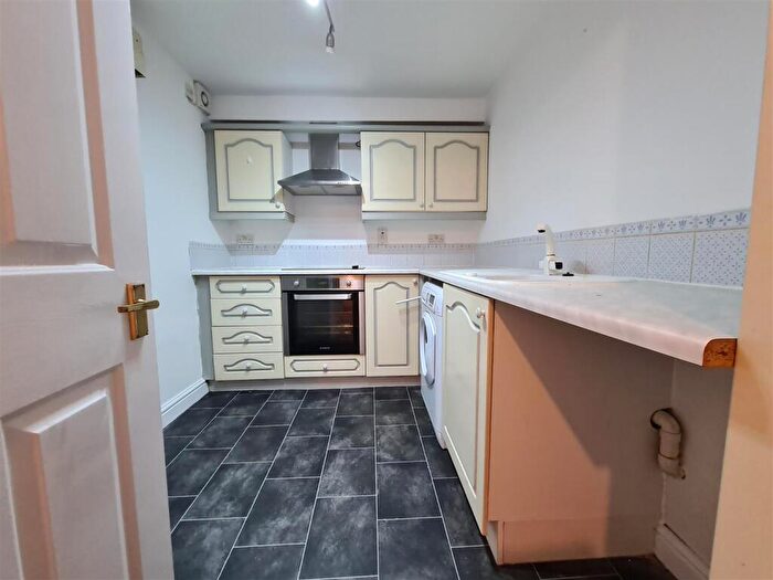 2 Bedroom Flat To Rent In Flat, Bridge Street, Thrapston, Kettering, NN14