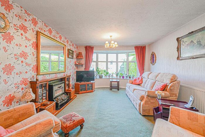 4 Bedroom Detached House For Sale In Trehern Close, Knowle, B93