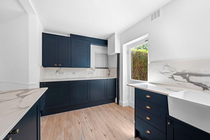 4 Bedroom Terraced House For Sale In Haynt Walk, Raynes Park, SW20