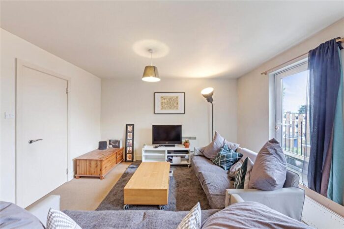 2 Bedroom Apartment To Rent In Lavender Hill, London, SW11