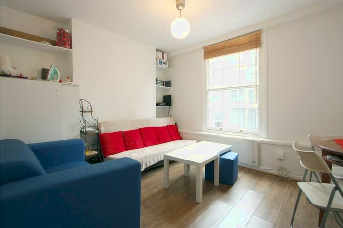2 Bedroom Apartment To Rent In Compton Street, London, EC1V