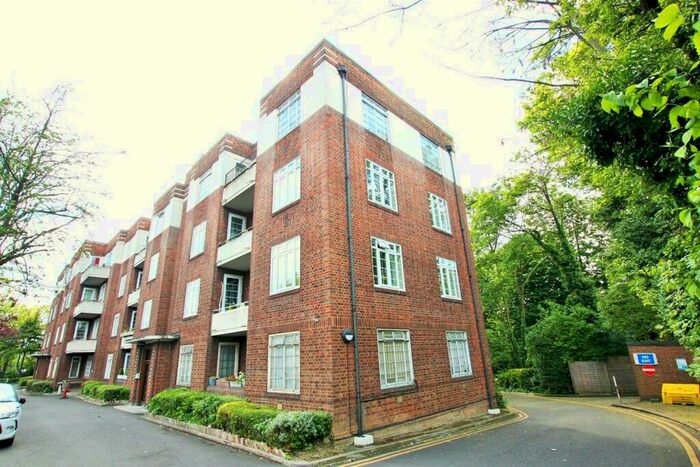4 Bedroom Flat To Rent In Brook Lodge, North Circular Road, Golders Green, NW11