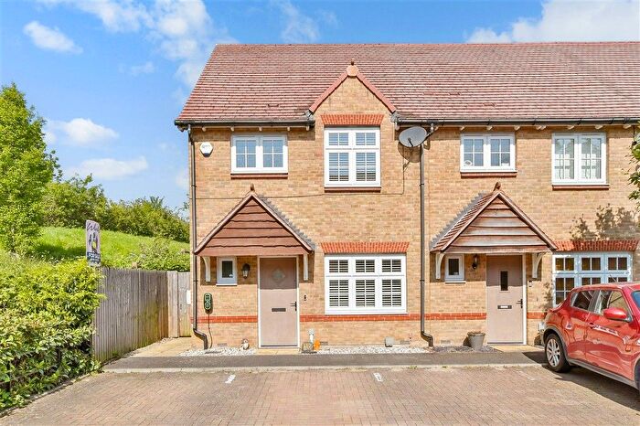 3 Bedroom Semi Detached House For Sale In Papyrus Drive, Sittingbourne, Kent, ME10