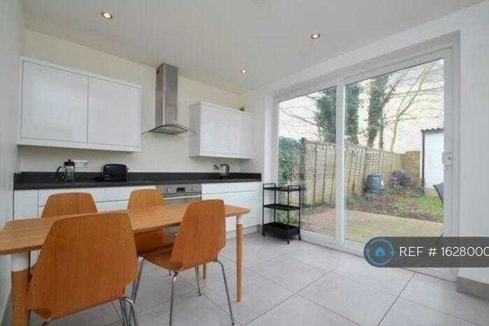 3 Bedroom End Of Terrace House To Rent In Belmont Park, London, SE13
