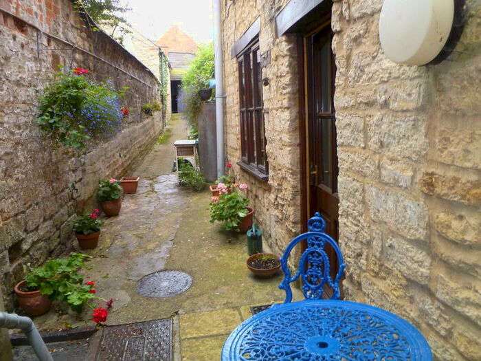 1 Bedroom Cottage To Rent In High Street, Thrapston, NN14