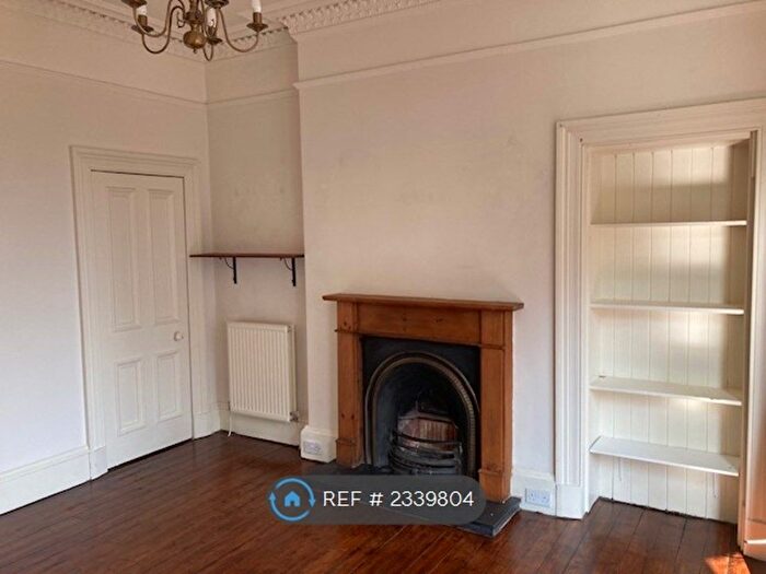 2 Bedroom Flat To Rent In Bruntsfield Place, Edinburgh, EH10