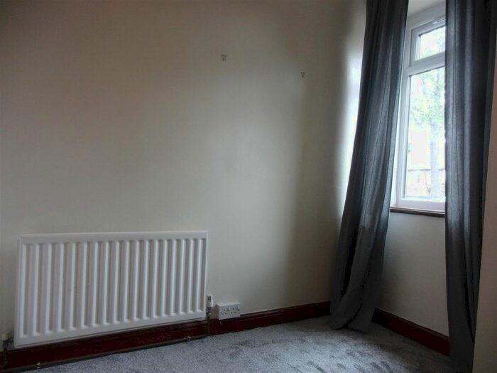 2 Bedroom Flat To Rent In Claremont Street, Oulton, Leeds, LS26