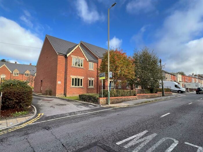 2 Bedroom Flat To Rent In Kingshill Court, Swindon, SN1