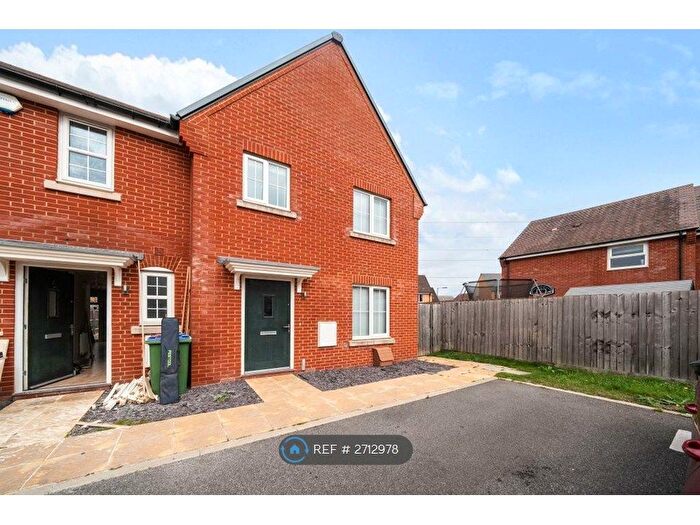 3 Bedroom End Of Terrace House To Rent In Apollo Close, Aylesbury, HP18