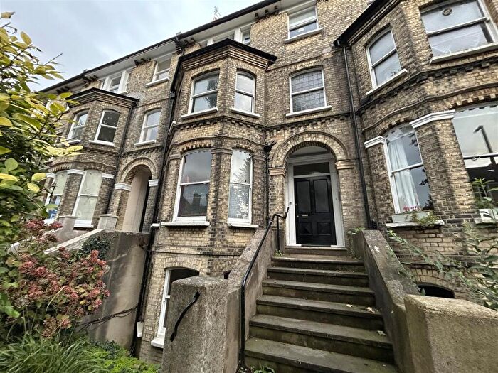 1 Bedroom Flat To Rent In Denmark Villas, Hove, BN3