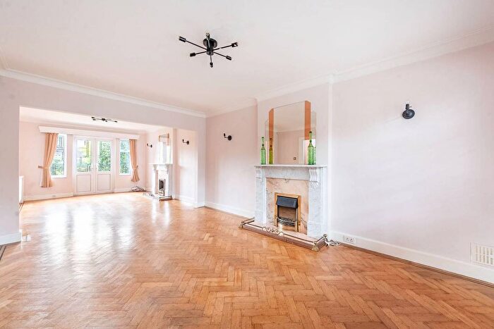 4 Bedroom End Terrace House For Sale In Cavendish Drive, Edgware, HA8