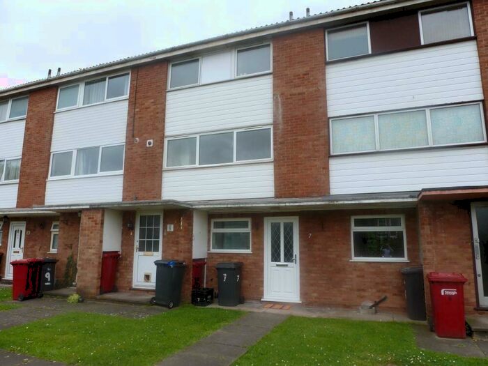 2 Bedroom Maisonette To Rent In High Street, Langley, SL3