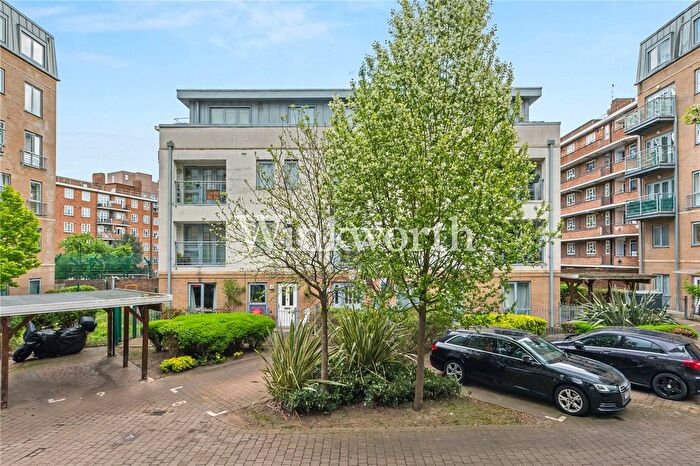2 Bedroom Flat For Sale In Princes Close, London, N4