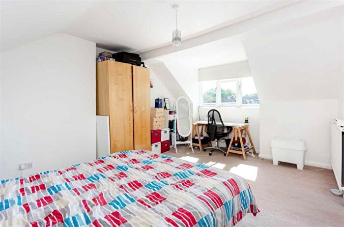 2 Bedroom Flat For Sale In Roderick Road Hampstead, NW3