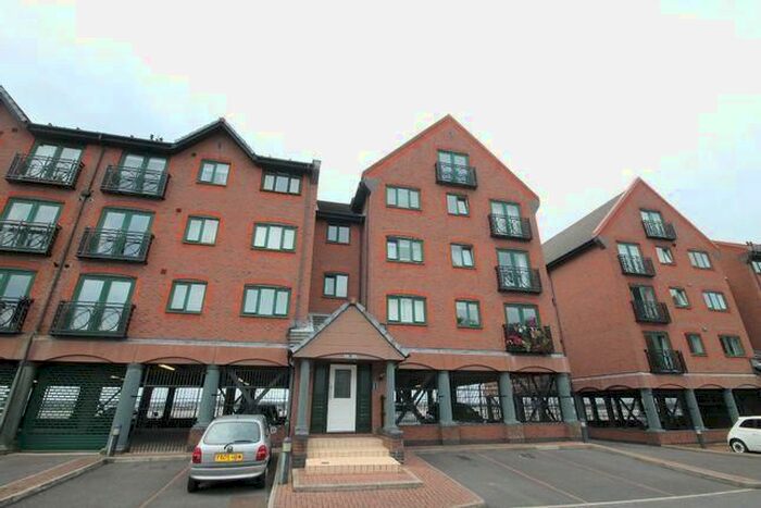 3 Bedroom Flat To Rent In South Ferry Quay, Liverpool, L3