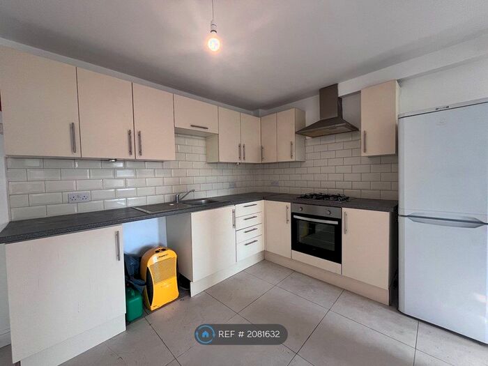 3 Bedroom Flat To Rent In Perry Gardens, London, N9