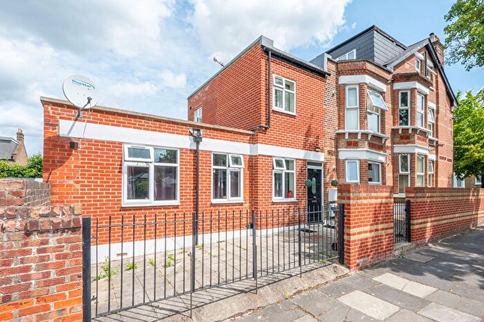 2 Bedroom Flat To Rent In Allison Road, Acton, London, W3