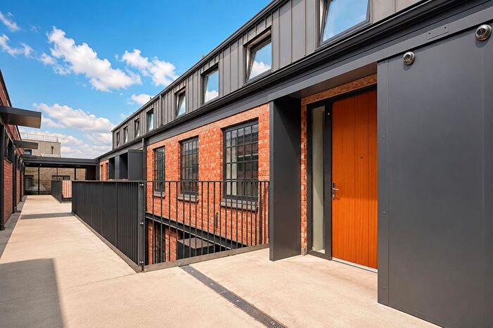 2 Bedroom Flat To Rent In Leigh Street, High Wycombe, HP11