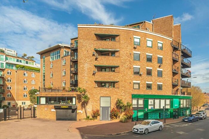 1 Bedroom Flat For Sale In Rotherhithe Street, Rotherhithe, SE16