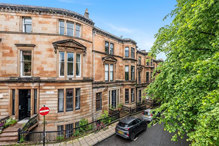 2 Bedroom Flat For Sale In / Bowmont Gardens, Dowanhill, G12